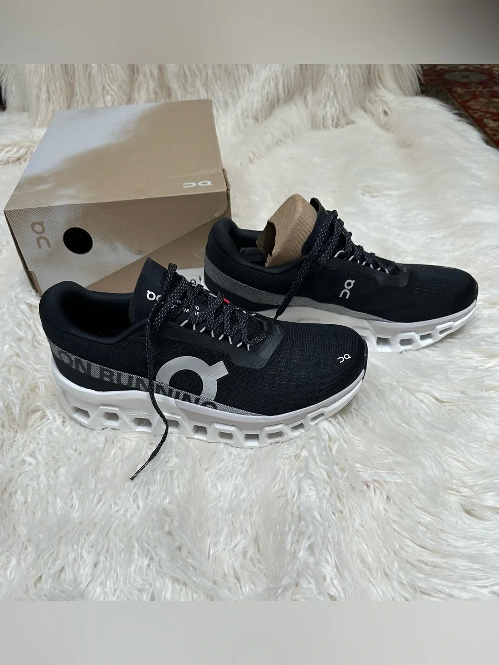 On Running Men's Black and White Cloudmater 2 size 9 NWB